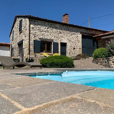 Vakantiehuis Domaine Des Pierres D Auvergne